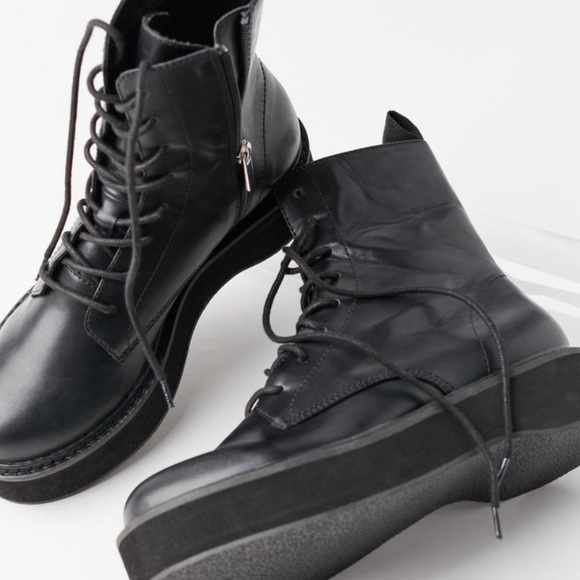 UO Utility boots - Picture 2 of 3